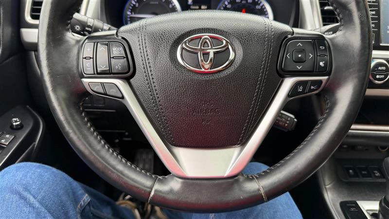 Used 2019 Toyota Highlander Limited AWD/4WD image 33