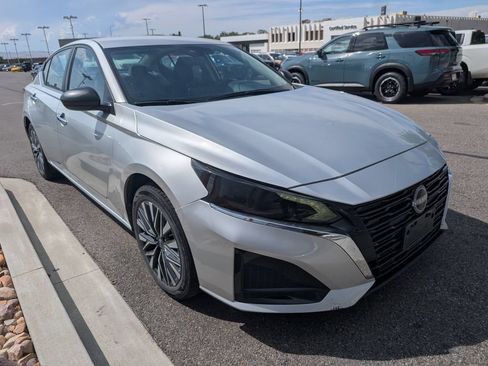 Used 2024 Nissan Altima 2.5 SV FWD image 4