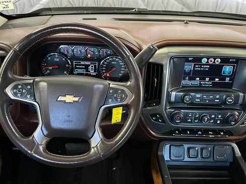 Used 2015 Chevrolet Silverado 1500 High Country w/ High Country Premium Package AWD/4WD image 15