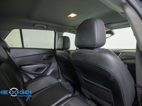 Used 2022 Chevrolet Trax LT w/ Midnight Edition AWD/4WD image 33