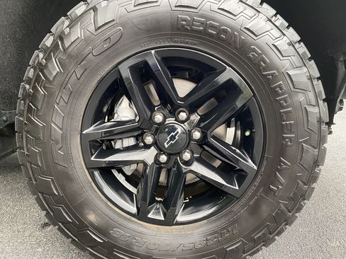 Used 2024 Chevrolet Silverado 1500 Custom Trail Boss AWD/4WD image 13