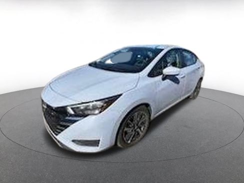 Used 2025 Nissan Versa SV image 3