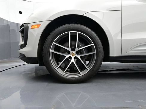 Certified 2024 Porsche Macan AWD/4WD image 6