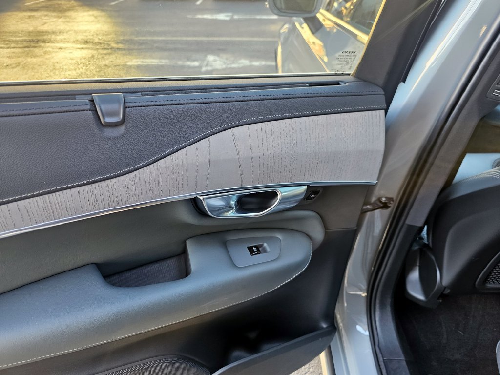 Certified 2025 Volvo XC90 B6 Ultra w/ Protection Package AWD/4WD image 36