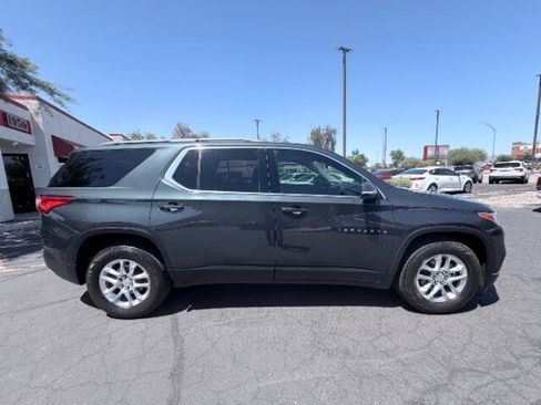 Used 2019 Chevrolet Traverse LT FWD image 2