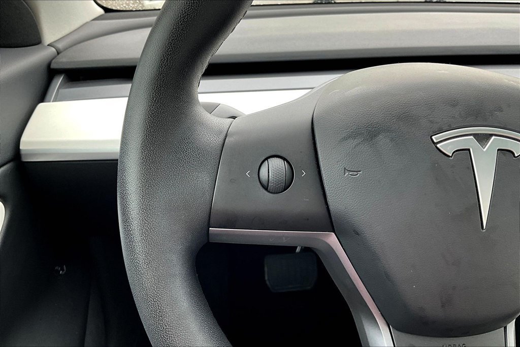 Used 2020 Tesla Model 3 Standard Range Plus RWD image 11