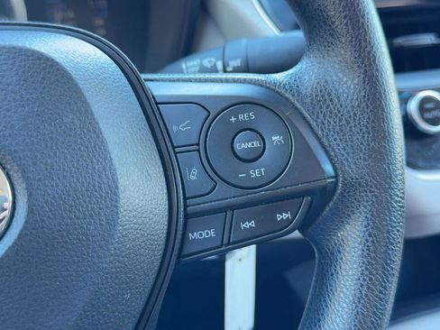 Used 2022 Toyota Corolla LE image 16