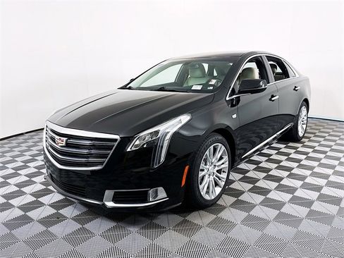 Used 2018 Cadillac XTS Luxury image 3