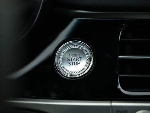 Used 2025 Genesis G70 3.3T Advanced image 39