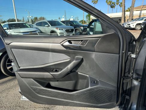 Used 2025 Volkswagen Jetta SE image 18