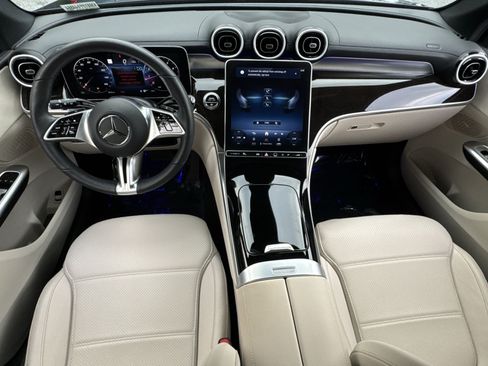 Used 2023 Mercedes-Benz GLC 300 4MATIC image 28