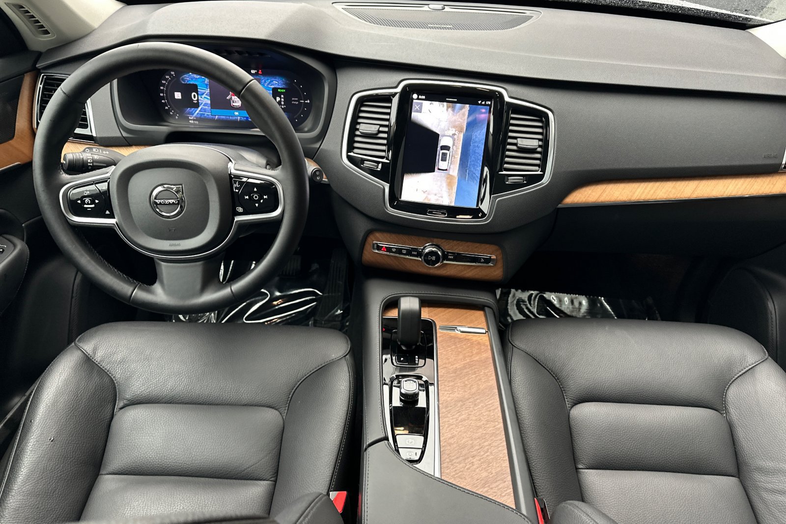 Certified 2025 Volvo XC90 T8 Plus w/ Protection Package Premier AWD/4WD image 3