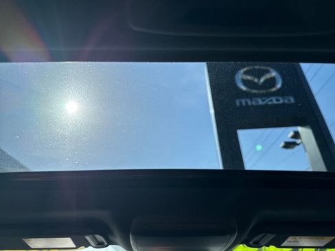 Certified 2025 MAZDA MAZDA3 Carbon w/ Appearance Package image 16