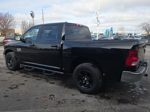 Used 2021 RAM 1500 Classic SLT image 3