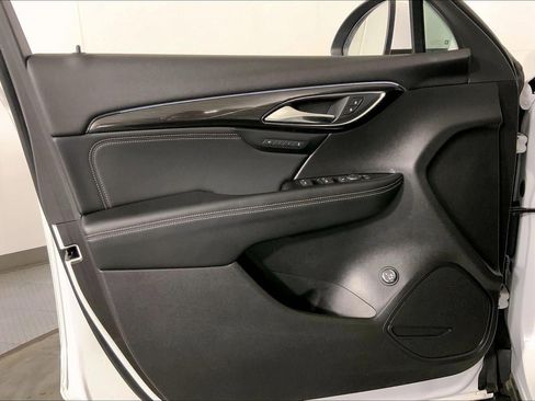 Used 2023 Buick Envision Essence image 24