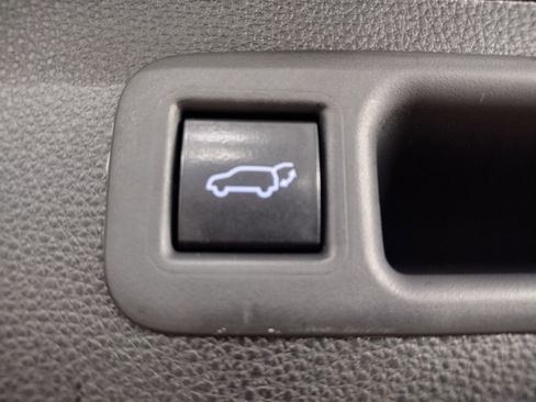 Used 2022 Toyota Highlander XLE image 19