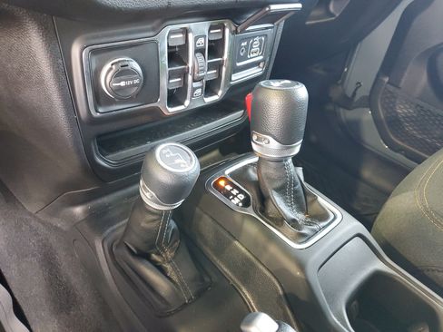 Used 2025 Jeep Wrangler Unlimited Sport AWD/4WD image 30
