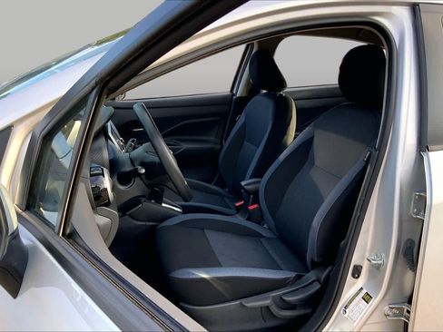 Used 2025 Nissan Versa SV FWD image 8