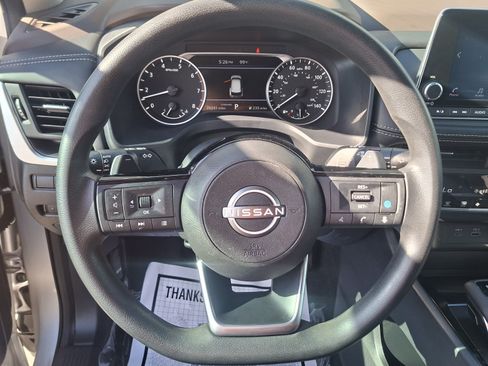 Used 2023 Nissan Rogue SV FWD image 11