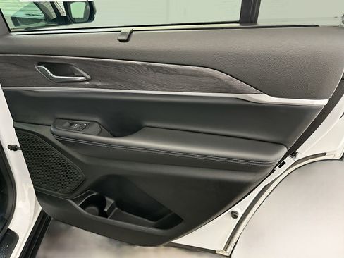 Used 2024 Jeep Grand Cherokee L Limited w/ Luxury Tech Group II image 34