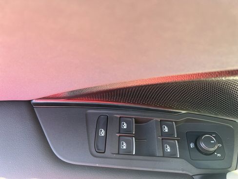 New 2025 Volkswagen Tiguan SE R-Line image 20