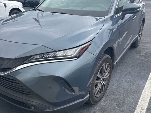 Used 2021 Toyota Venza LE image 2