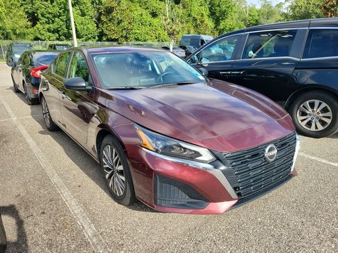 Certified 2024 Nissan Altima 2.5 SV FWD image 2