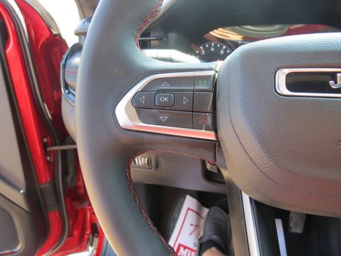 Used 2025 Jeep Compass Trailhawk w/ Trailhawk Convenience Group AWD/4WD image 14