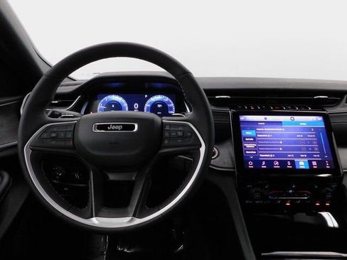 Used 2025 Jeep Grand Cherokee Limited image 36