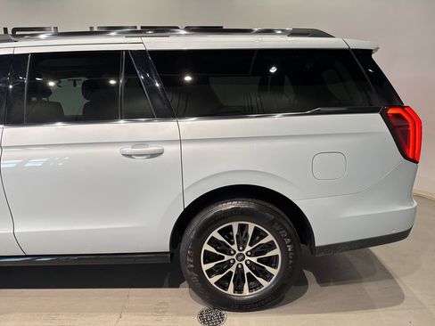 Used 2025 Ford Expedition Max Platinum image 6