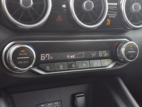 Used 2020 Nissan Sentra SV image 9