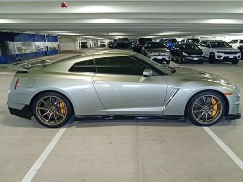 Used 2024 Nissan GT-R w/ Floor Mat Package AWD/4WD image 4