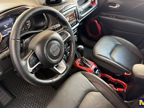 Used 2017 Jeep Renegade Trailhawk w/ Premium Trailhawk Package AWD/4WD image 10