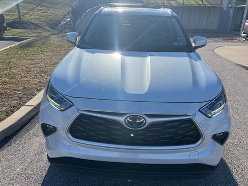 Used 2022 Toyota Highlander Bronze Edition image 10