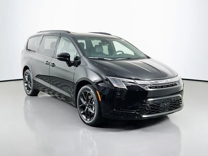 New 2027 Chrysler Pacifica Limited