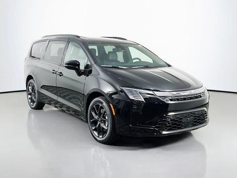 New 2027 Chrysler Pacifica Limited AWD/4WD image 1