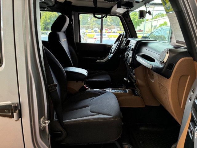 Used 2013 Jeep Wrangler Unlimited Sahara w/ Connectivity Group AWD/4WD image 37