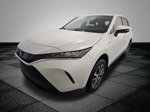 Certified 2021 Toyota Venza LE image 3