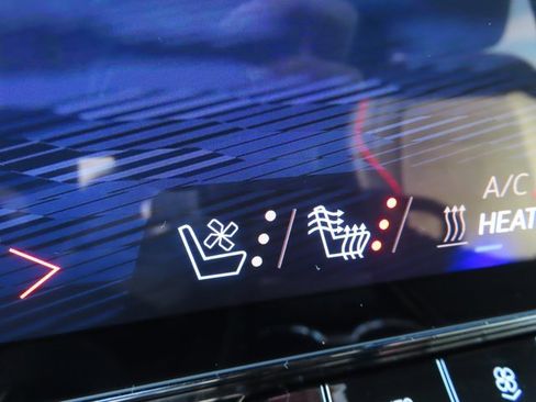 Used 2025 Chevrolet Blazer EV RS image 30