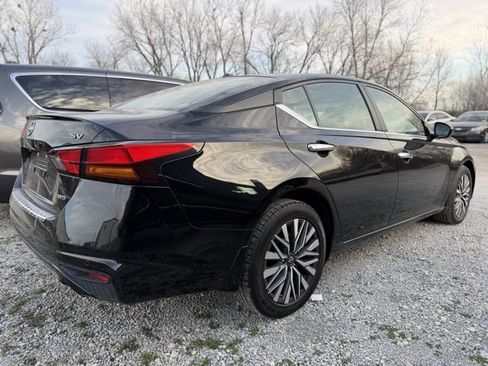 Used 2023 Nissan Altima 2.5 SV w/ SV Premium Package image 4