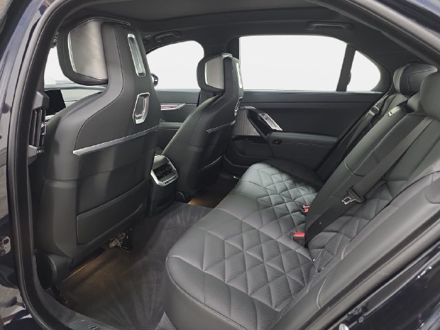 Certified 2026 BMW 740i xDrive AWD/4WD image 10