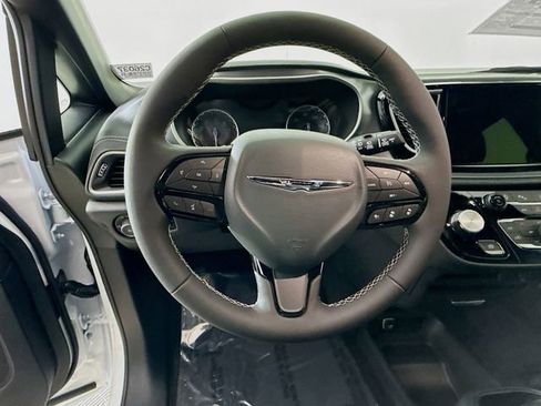 New 2026 Chrysler Pacifica Select w/ S Appearance Package FWD image 11