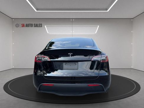 Used 2023 Tesla Model Y Long Range AWD/4WD image 4