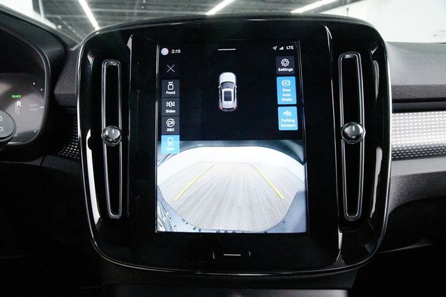 Used 2021 Volvo XC40 P8 Recharge w/ Advanced Package AWD/4WD image 17