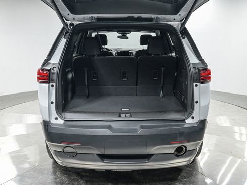 Used 2023 Chevrolet Traverse LT FWD image 6
