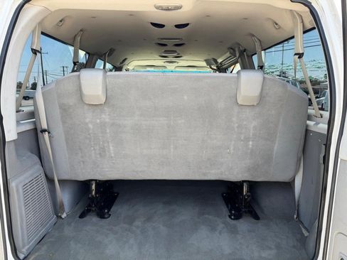 Used 2009 Ford E-350 and Econoline 350 Super Duty Wagon RWD image 31