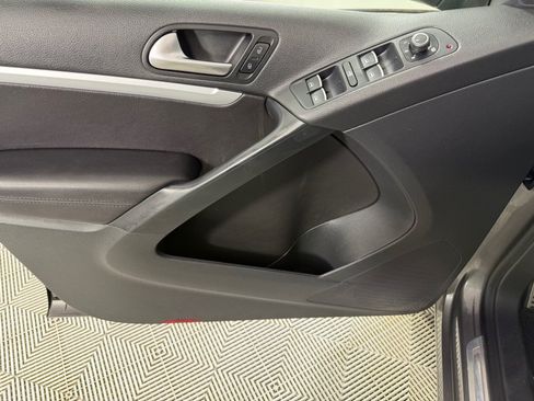 Used 2016 Volkswagen Tiguan R-Line FWD image 11