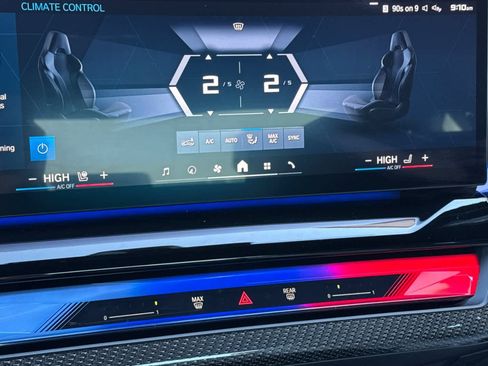 Used 2025 BMW M5 w/ Carbon Package image 23