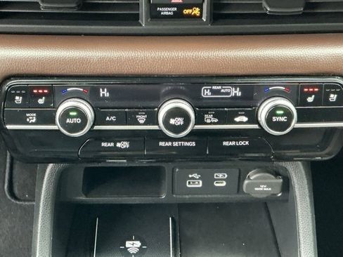 Used 2025 Honda Pilot Elite image 15