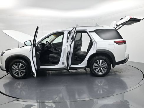 Used 2025 Nissan Pathfinder SL w/ Black Appearance Package AWD/4WD image 73
